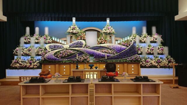 「大切な方との最期のお別れ」 葬儀は故人を偲び、
ご遺族と故人と縁あった方々と共に行う故人の最期をかざる葬送のセレモニーです。
当社のフラワーアレンジメントデザイナーが、故人のイメージにあった花祭壇を
上品かつ迅速に、お手伝いさせて頂きます。

株式会社小森　フューネラル事業部
0285-81-3975

http://fs-komori.com/index.html

#生花祭壇　#茨城県　#栃木県